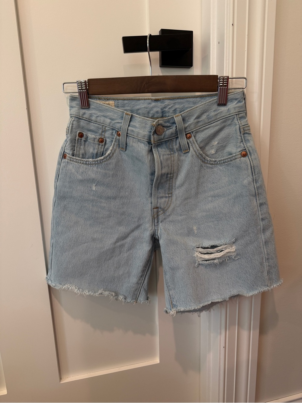 Levi mid-thigh short